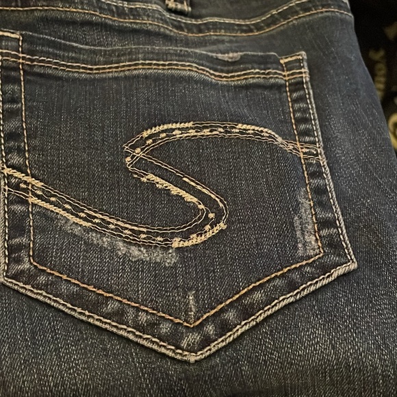 Silver Suki skinny fit capris! Excellent used condition - Picture 5 of 8